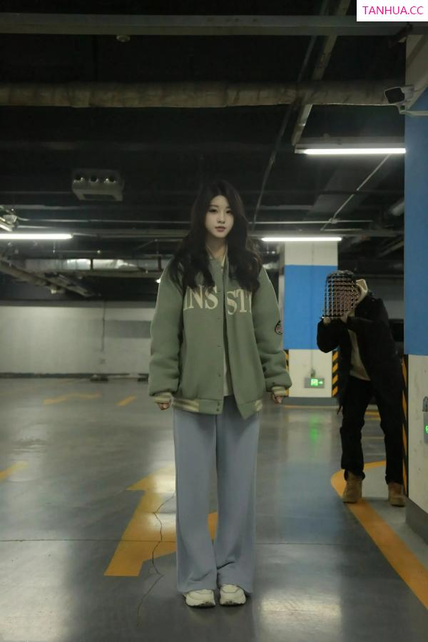   [XiuRen]高清写真图 2025.04.11 No.10137 小芭乐 白色情趣第8张图片